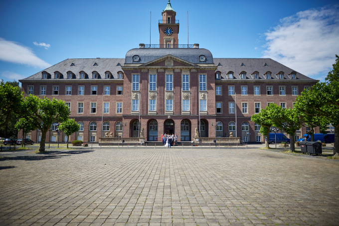 Nach der Trauung vor dem Rathaus Herne Bild 11