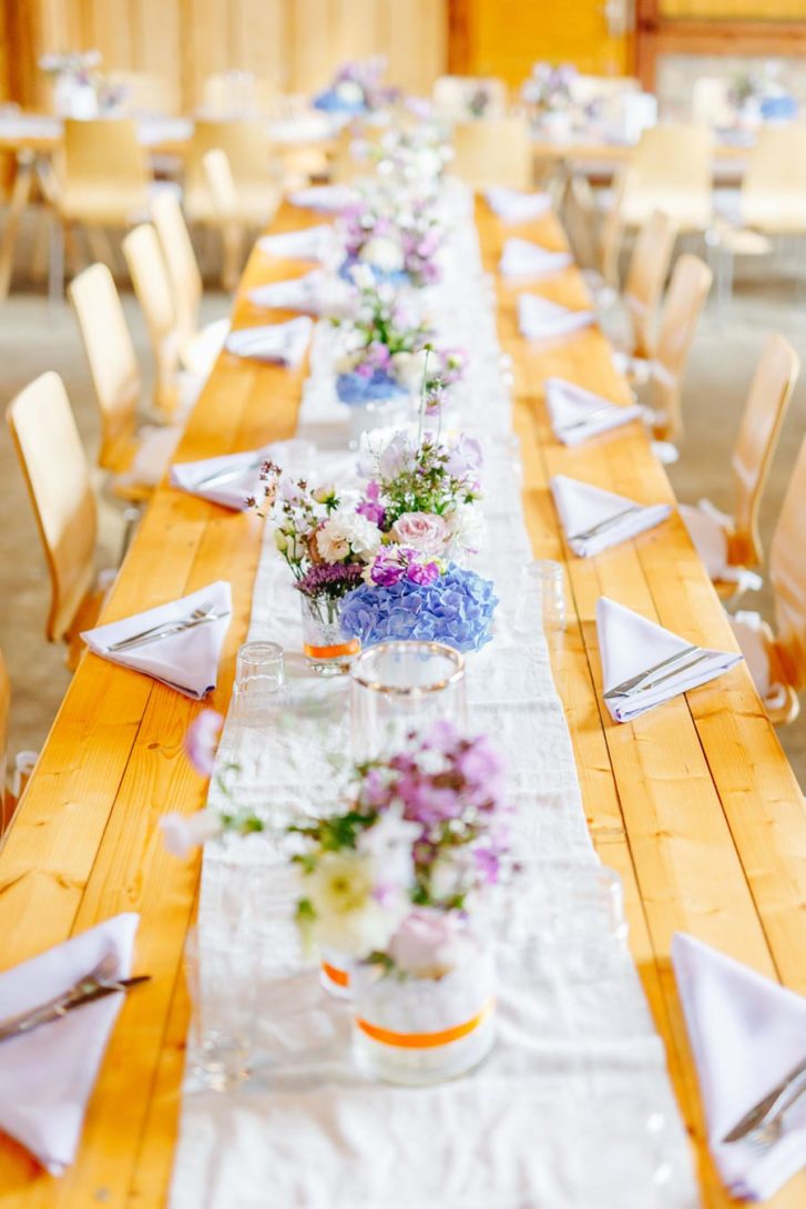 Die Landhochzeit In Der Scheune Mit Häschen Und Hühnern