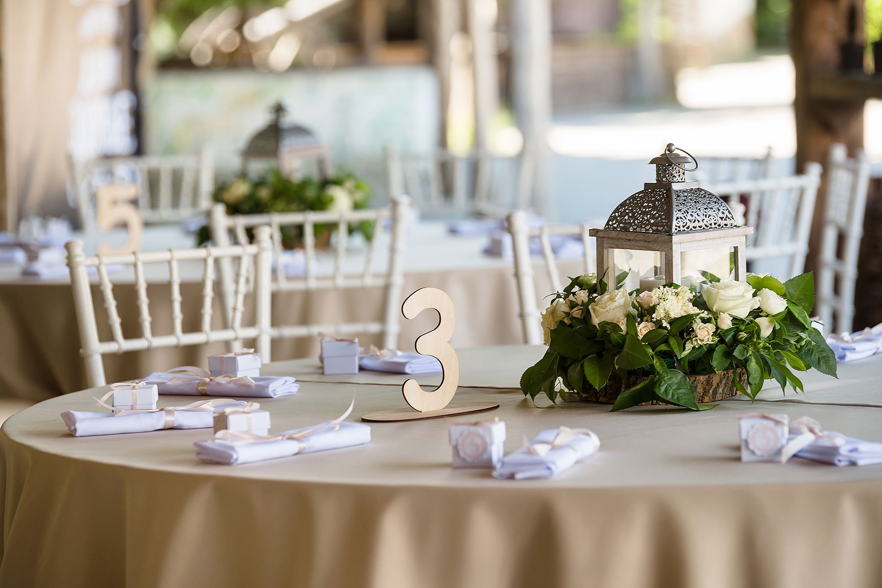 Tischnummern für die Hochzeit: Übersicht günstiger Modelle
